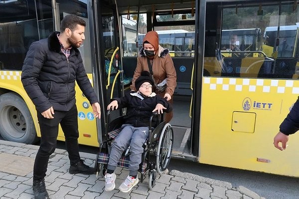 İBB'nin ulaşım rezaleti sürüyor! Toplu ulaşımda engelliye geçit yok
