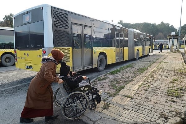 İBB'nin ulaşım rezaleti sürüyor! Toplu ulaşımda engelliye geçit yok