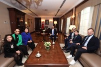 Bakan Çavusoglu, Dr. Sadik Ahmet'in Ailesini Kabul Etti