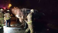 Güngören'de Park Halindeki Kamyonet Yanarak Kül Oldu