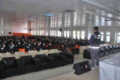 Kastamonu'da 1 Yilda 11 Bin 751 Kisiye 'En Iyi Narkotik Polisi Anne' Projesi Anlatildi