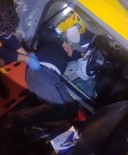 Otomobille Çarpisan Ticari Taksi Takla Atti Açiklamasi 2 Yarali