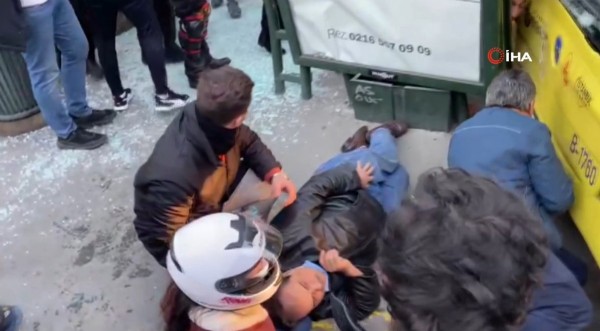 Eyüpsultan'ta İETT otobüsü durağa daldı! Çok sayıda kişi yaralandı