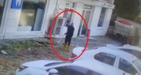 Kaldirimi Temizlerken Köpegin Saldirisina Ugradi