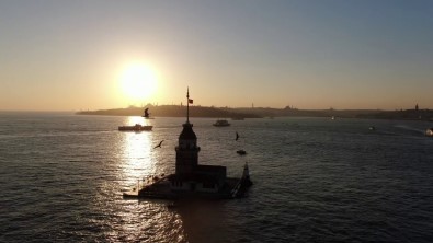 Kiz Kulesi'nde Gün Batimi Kartpostallik Görüntüler Olusturdu