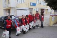 Kizilay'dan 50 Ögrenciye Bot Ve Mont