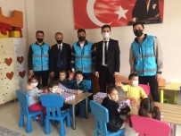 Kusadasi'nda Gönüllü Ögrenciler, Miniklerin Hayallerine Ortak Oldu