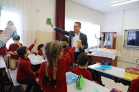 Basaksehir'de Ögrencilere 18 Bin Dis Bakim Seti Dagitildi