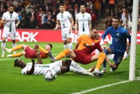 Galatasarayli Taraftarlardan, Fatih Terim Ve Futbolculara Tepki