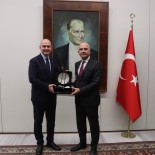 Içisleri Bakani Soylu, Türkiye'nin Dakka Büyükelçiligini Ziyaret Etti