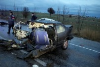 Uşak'ta korkunç kaza! Araç ikiye bölündü, sürücü yola savruldu: 1 ölü, 4 yaralı