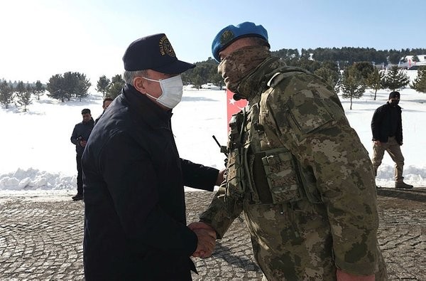 Bakan Akar: Nereye kaçarlarsa kaçsınlar, hainleri bulacağız