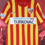 Bakan Koca'dan Yerli Asi Turkovac'i Formasina Tasiyarak Sahaya Çikan Yukatel Kayserispor'a Tesekkür