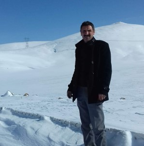 Çatiya Çikan Danayi Kurtarmak Isterken Düserek Hayatini Kaybetti