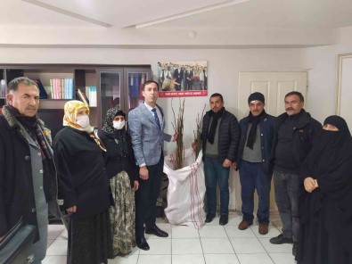 Evlat Nöbetindeki Ailelerden Devlet Bahçeli Hatira Ormani'na Fidan Destegi