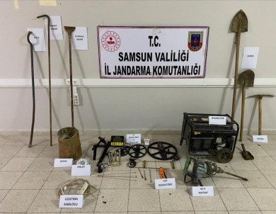 Kaçak Kazi Yapan 7 Kisiyi Jandarma Suçüstü Yakaladi