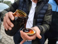 Kilolarca Etiketsiz Bal Ve Pekmez Satarken Yakalandi, 'Onlar Surup' Dedi
