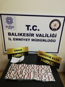 Polisin Durdurdugu Araçta Uyusturucu Ile Yakalanan 2 Kisi Gözaltina Alindi