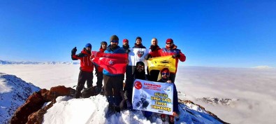 Sarikamis Sehitleri Anisina Erek Dagi'na Tirmanis