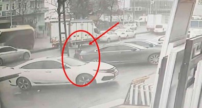 Sultangazi'de Kamyonun Çarptigi Kurye Metrelerce Sürüklendi