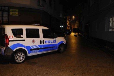 Tartistigi Arkadasi Tarafindan Biçaklanan Genç Agir Yaralandi