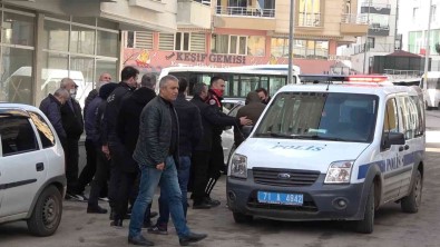 Tartistigi Karisini Bacagindan Biçakladi