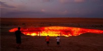 Türkmenistan'daki Derveze gaz kraterinde 1971'den beri yanan ateş söndürülecek
