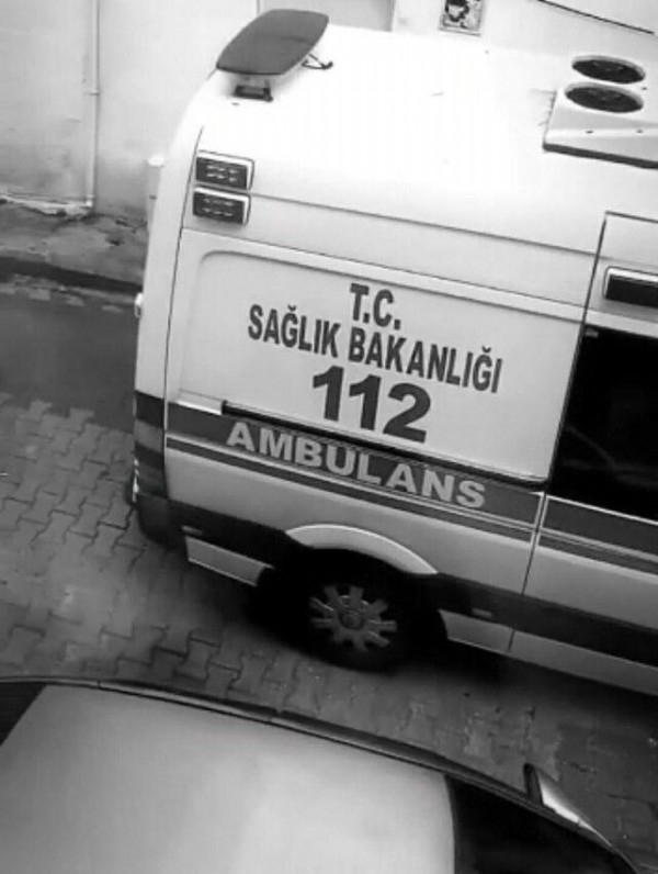 Görüntüler tepki çekti! 'Geberen gebersin' Ambulansa yol vermeyen 3 temizlik görevlisine idari işlem