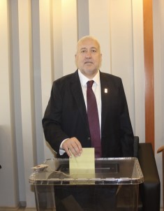 Baskan Kazim Yilmaz Güven Tazeledi