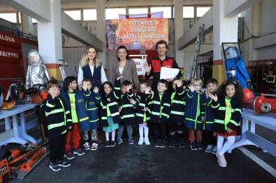 Çiftlikköy'de Sirenleri Küçük Itfaiyeciler Çaldi