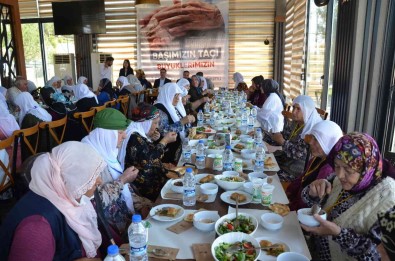 Dünya Yaslilar Gününde 'Ulu Çinarlar' Yalniz Birakilmadi