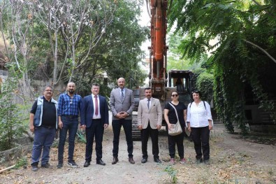 Efeler'de 'Yari Olimpik Yüzme Havuzu' Için Çalismalar Basladi