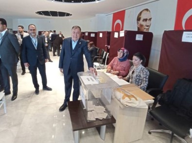 M. Arif Parmaksiz 6. Kez Baskan Oldu