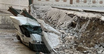 Şanlıurfa'da göçük altında kalan işçi hayatını kaybetti