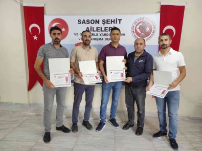 Sehit Yakinlari, Liyakatli Kurum Çalisanlarina Onur Belgesi Verdi