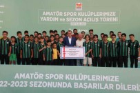 Zeytinburnu Belediyesi'nden Amatör Futbol Kulüplerine Destek