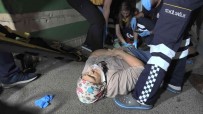 Ambulans Yaya Geçidindeki Yasli Kadina Çarpti, Ilk Müdahaleyi Ambulansta Bulunan Saglikçilar Yapti