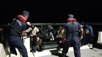 Izmir Açiklarinda 42 Göçmen Yakalandi, 14 Düzensiz Göçmen Kurtarildi