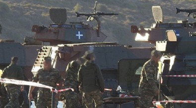 Yunan tahriki devam ediyor: Şimdi de askeri araçları Sakız Adası'na getirdiler