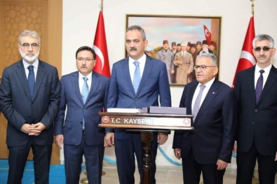 Bakan Özer Açiklamasi '10 Ay Gibi Kisa Sürede Yüzde 78 Olan 5 Yas Üzerindeki Okullasma Oranlarini Yüzde 94'E Çikarttik'