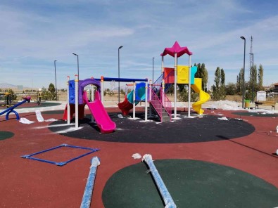 Altintas'ta Kent Park'ta Engelsiz Oyun Alanlari Tamamlandi