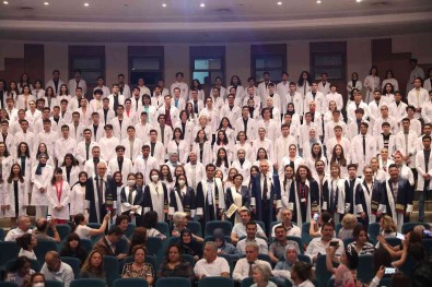 DEÜ'de Gelecegin Hekimleri Beyaz Önlük Giydi