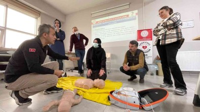 Görevimiz Ilkyardim Egitimleri Sürüyor