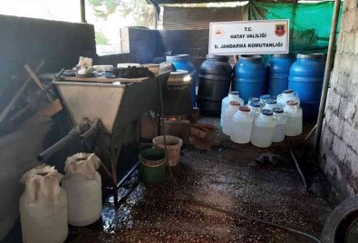 Hatay'da 1 Ton 450 Kilogram Sahte Içki Ele Geçirildi
