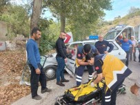 Yolcu Minibüsü Ile Otomobil Çarpisti Açiklamasi 2 Yarali