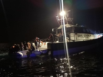 Ayvalik Açiklarinda 25 Düzensiz Göçmen Kurtarildi