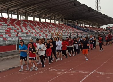 BESYO Kursu Ile 59 Ögrenci Üniversiteli Oldu