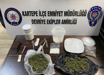 Durdurulan Araçtan 65 Gram Esrar Ile 907 Gram Metamfetamin Çikti