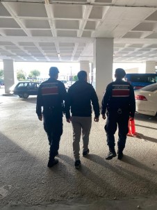 Edirne'de JASAT 15 Yil Kesinlesmis Hapis Cezasiyla Aranan Sahsi Yakaladi