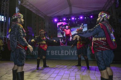 Esenyurt Kardes Kültürler Festivali 5. Gününde Sanatçi Tolga Çandar Sahne Aldi